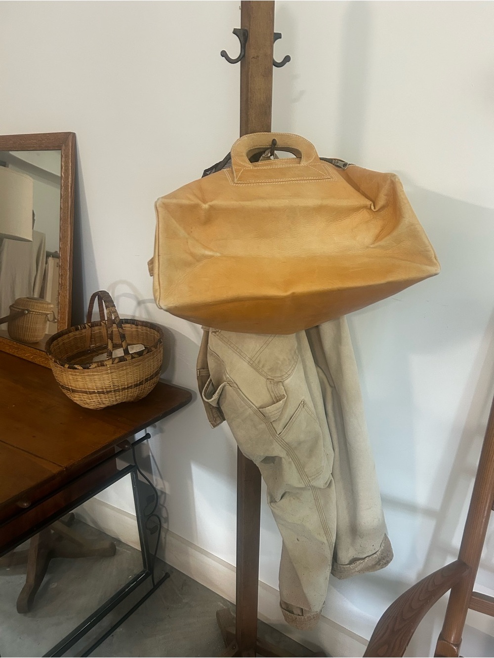 Vintage Tan cube/rectangle Leather Duffel Bag - Picture 5 of 5